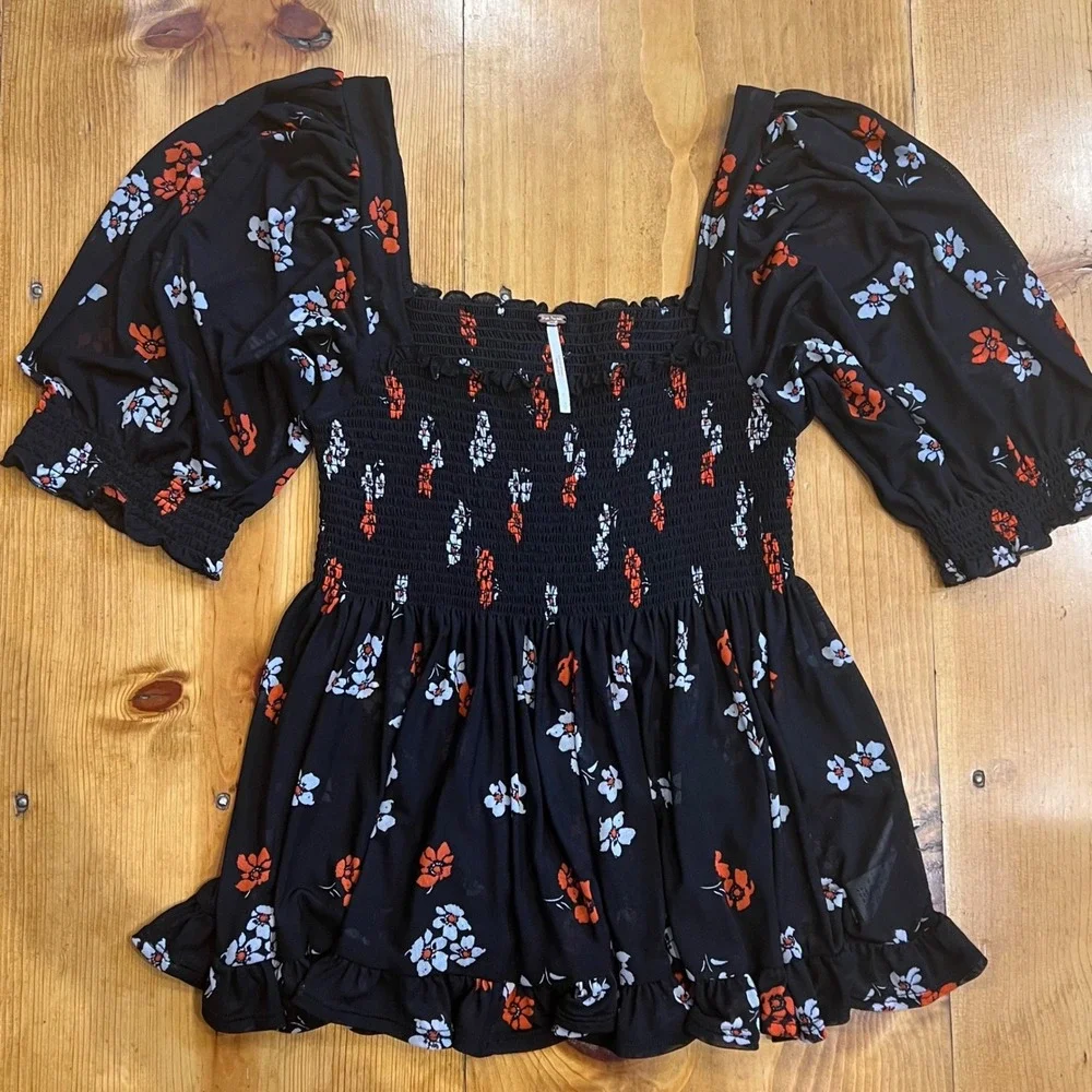 Free People Delta Dawn Smocked Floral Top Midnight Combo Black Red White‎ Small